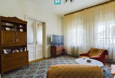 Casă individuală cu teren de 1100 mp și 3 apartamente în curte - 2