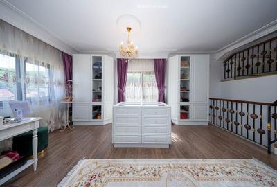 Casă cu 4 camere în Noua - 12