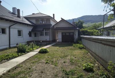 Casă cu 4 camere în Central - 2