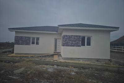 Vand casa p 90 mp teren 400 mp Loc Madaras - 2