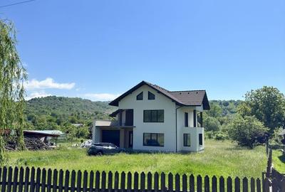 Casă cu 6 camere cu Teren 2147 Mp în Cetățeni - 3