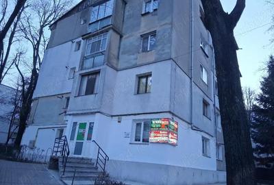 Apartament cu 3 camere semidecomandat în Central - 3