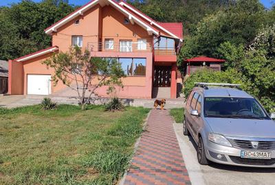 Casă cu 4 camere decomandat în Șerbănești - 6
