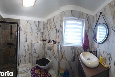 Apartament cu 3 camere semidecomandat în Berceni - 2