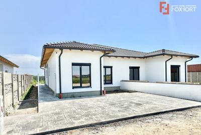 Duplex cu 4 camere cu Canalizare în Moșnița Nouă - 1