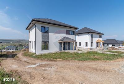 Casă cu 4 camere cu Teren 755 Mp în Jucu - 3