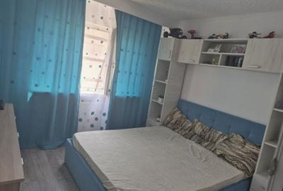 Apartament cu 3 camere decomandat în Costești - 1