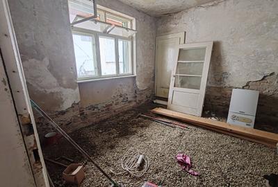 Casă individuală cu 4 camere cu Canalizare în Central - 7