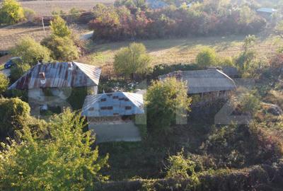 Casă cu 2 camere cu Teren 1000 Mp în Central