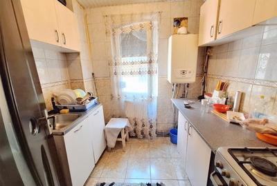 Apartament 3 camere, etaj 3/ 4, zona Bazinul de Inot Bacau - 2