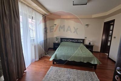 Casă cu 7 camere cu Teren 1371 Mp în Nord-Est - 9