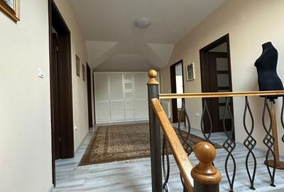 Casă cu 4 camere în 23 August - 8