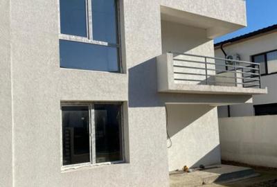 Casa situata in zona Mamaia Sat - 12