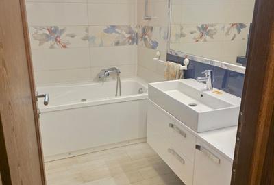 Apartament cu 3 camere semidecomandat în Polonă