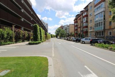 Iulius MAll; centrala proprie, balcon. - 1