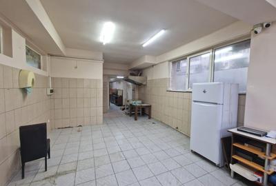 Spatiu comercial - 80 mp - Vasile Aaron - intrare din strada - 2 bai - 1