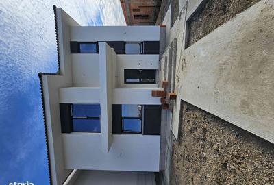 Casă cu 4 camere în Sânmartin