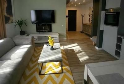 Apartament cu 3 camere semidecomandat în Florești