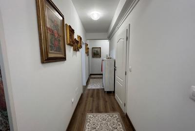 Apartament cu 3 camere decomandat în Rovine - 2