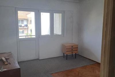 Apartament cu 2 camere decomandat în Carpați 2 - 4