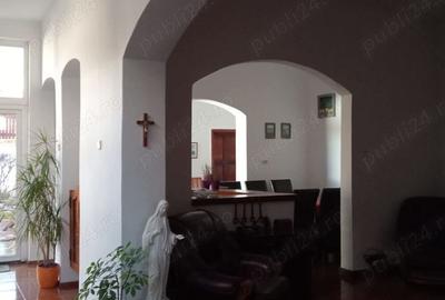 Casa 9 camere de inchiriat Destinatii multiple , Disponibila imediat - 9