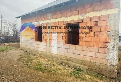 Casa la rosu-constructie solida din caramida - Dumbrava Rosie - 8