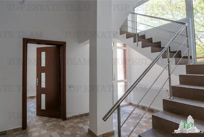 Casă individuală cu 9 camere cu Teren 935 Mp în Uverturii - 2