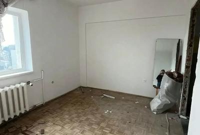 Apartament cu 2 camere decomandat în Gară