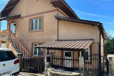 Casă cu 4 camere în Central