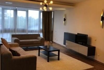 Apartament cu 3 camere semidecomandat în Băneasa