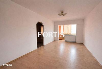 Apartament cu 4 camere decomandat în Central