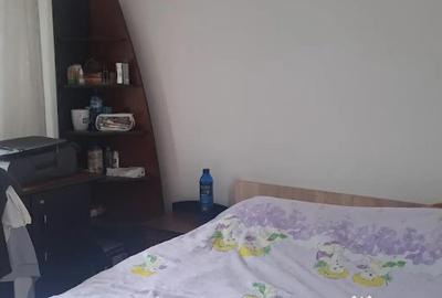 Apartament cu 3 camere decomandat în Frații Golești - 2