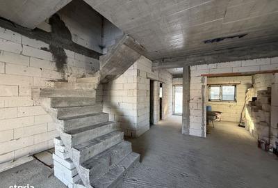 Casă cu 4 camere cu Teren 200 Mp în Central