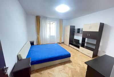 Apartament cu 2 camere decomandat, mobilat în Central