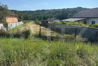 Teren de 2280 mp, în Primăverii