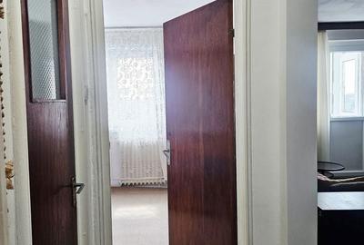 Apartament cu 3 camere semidecomandat în Berceni - 10