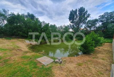 Teren intravilan 1500 mp - parcelabil - utilitati - Front 30 m - 8