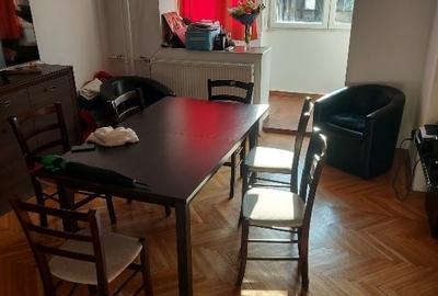 Apartament cu 3 camere semidecomandat în Moșilor