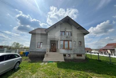 Casă cu 5 camere cu Teren 1000 Mp în Central