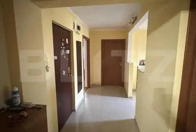 Apartament cu 3 camere decomandat, mobilat în Micro 17