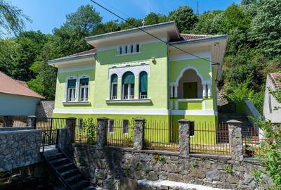 Casă nou renovată de vânzare în Sasca Montană