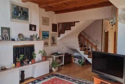 Casă cu 7 camere cu Teren 297 Mp în Central - 11