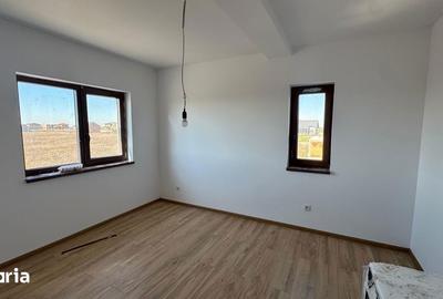 Casă cu 4 camere cu Teren 370 Mp în Ronaț - 6
