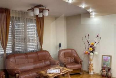 Casă cu 5 camere cu Teren 800 Mp în Central - 1