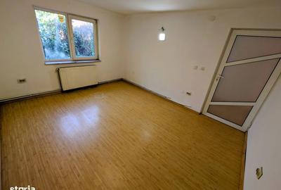 Casă cu 5 camere cu Teren 1200 Mp în Horlești - 4