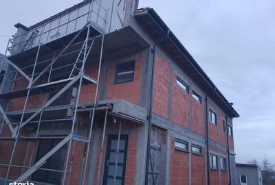 Casă cu 5 camere cu Teren 300 Mp în Agigea - 1