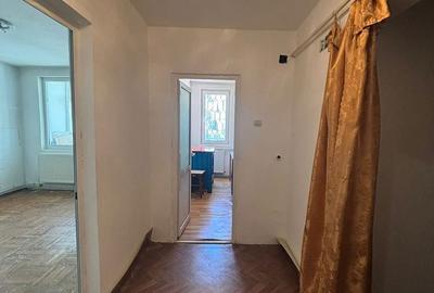 Spațiu comercial, de 75 mp, în Central - 3