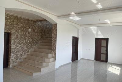 Casă cu 6 camere cu Teren 1000 Mp în Central - 4