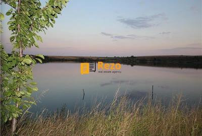 Vila impunatoare cu iesire la lac in Peris - 16