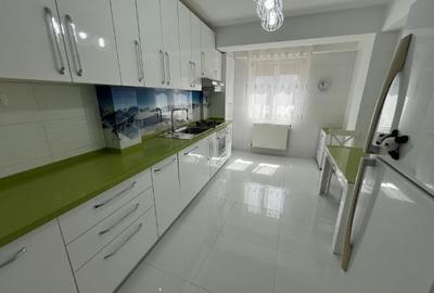 Apartament cu 3 camere decomandat în Delfinariu - 2